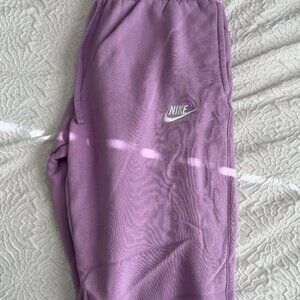 💜 Nike Lavender T-Shirt & Sweatpants Set – Size Small 💜